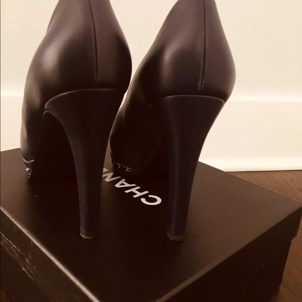 Chanel heels size 40 navy blue/black/silver chain - Picture 4 of 7